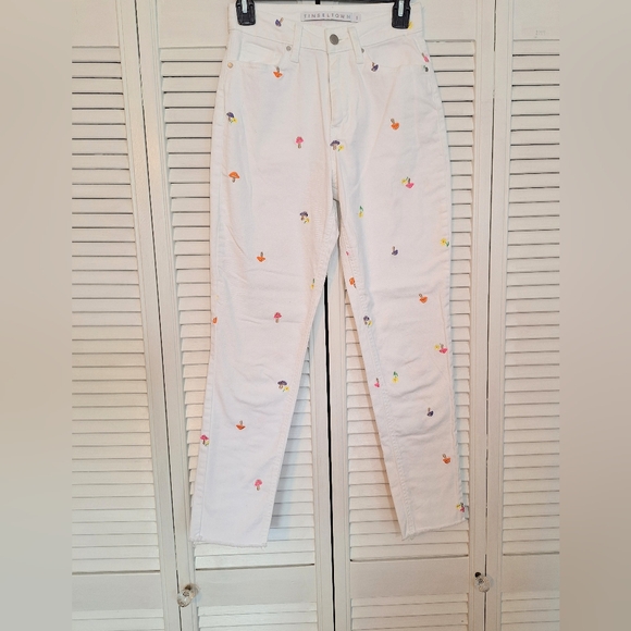 Tinseltown Embroidered Mushroom Flower Frayed Hi Rise Crop Jeans Jr Sz 1 *S - Picture 8 of 8